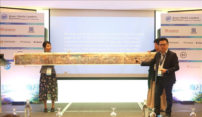 Le Quoc Minh, Editor-in-chief of the Nhan dan newspaper, speaks at the summit. VNA Photo: Tất Đạt 