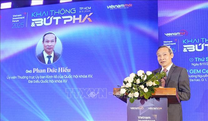 Ông Phan Đức Hiếu, Ủy viên Thường trực Ủy ban Kinh tế của Quốc hội phát biểu tại diễn đàn. Ảnh: Hứa Chung - TTXVN