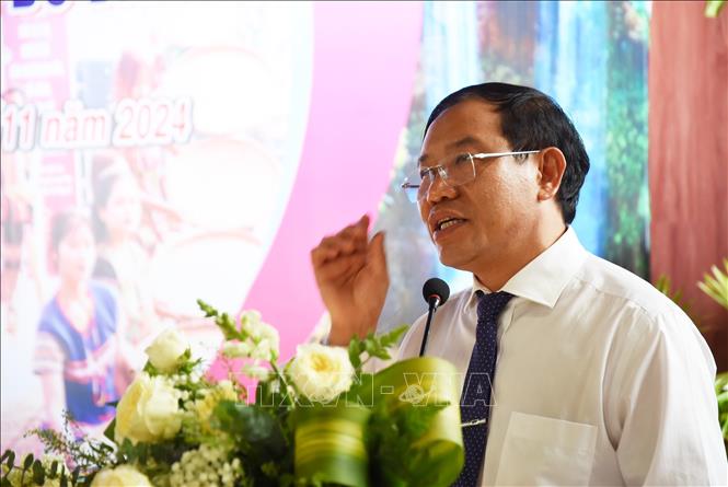 Chủ tịch UBND huyện Bù Đăng Vũ Văn Mười mong muốn các công ty lữ hành kết nối khách du lịch đến với huyện Bù Đăng. Ảnh: Nhật Bình - TTXVN