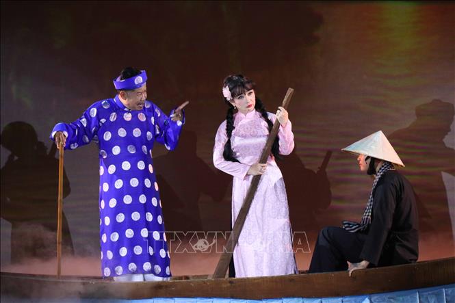Nghệ sĩ nhân dân Thanh Nam và Nghệ sĩ nhân dân Mỹ Hằng biểu diễn vọng cổ hài 