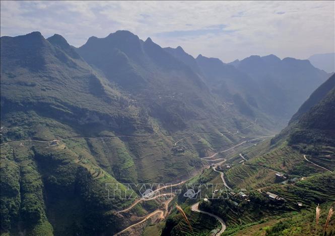 Toàn cảnh núi non trùng điệp ở xã Pả Vì (huyện Mèo Vạc). Ảnh: Đức Thọ - TTXVN