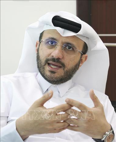 (Tư liệu) Người phát ngôn Bộ Ngoại giao Qatar Majed Al Ansari phát biểu với báo giới tại Doha. Ảnh: Kyodo/TTXVN