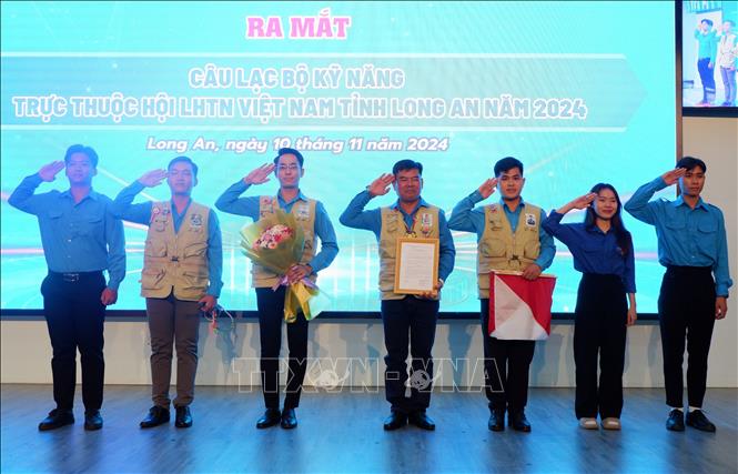 Ra mắt Câu lạc bộ Kỹ năng tỉnh Long An. Ảnh: Đức Hạnh - TTXVN