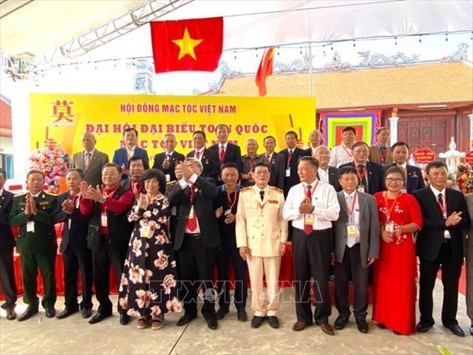 Các thành viên Ban Chấp hành Mạc tộc Việt Nam. Ảnh: Nguyễn Văn Cảnh -TTXVN