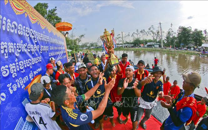 Niềm vui vô địch. Ảnh: Duy Khương - TTXVN