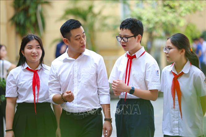 Từng năm học trôi qua, thầy giáo Minh càng tích lũy được nhiều kinh nghiệm quý báu 