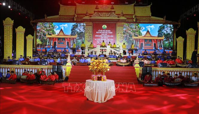 Đêm trình diễn có 20 dàn nhạc ngũ âm, với 200 nghệ nhân, nhạc công tham gia. Ảnh: Tuấn Phi-TTXVN