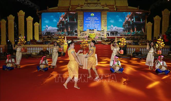 Trình diễn tiết mục nghệ thuật đồng bào dân tộc Khmer. Ảnh: Tuấn Phi-TTXVN