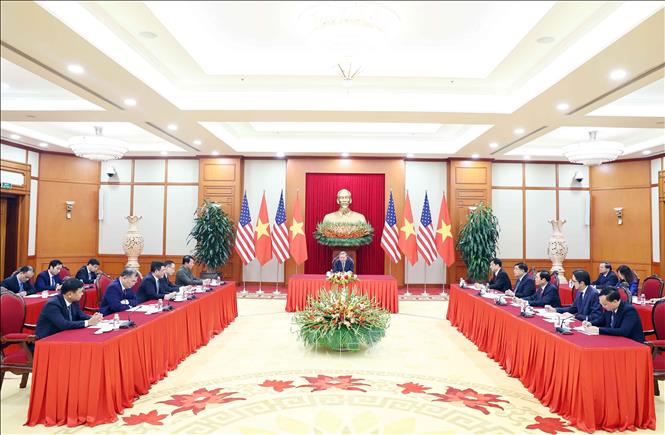 General Secretary of the Communist Party of Vietnam Central Committee To Lam talks over the phone with President-elect of the US Donald Trump on November 11 evening. VNA Photo: Thống Nhất