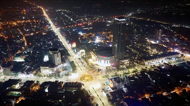 Vòng xoay tại ngã tư trung tâm thành phố Hà Tĩnh. Ảnh: Hữu Quyết - TTXVN