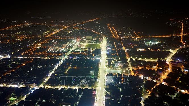 Khu vực phía Đông thành phố Hà Tĩnh lung linh dưới ánh điện khi về đêm. Ảnh: Hữu Quyết - TTXVN