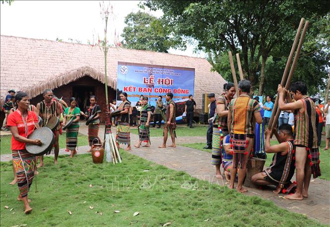 Phục dựng Lễ hội Kết bạn cộng đồng của đồng bào dân tộc S'tiêng tại Khu Bảo tồn Văn hóa dân tộc S’tiêng sóc Bom Bo. Ảnh: Nhật Bình – TTXVN