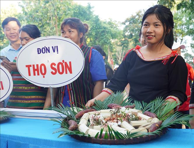 Món cơm lam của đồng bào dân tộc Stiêng tại Sóc Bom Bo. Ảnh: Nhật Bình – TTXVN