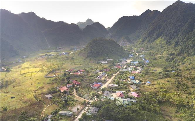 Với độ cao hơn 1.000m so với mặt nước biển, hai xã Hang Kia, Pà Cò có hình thái khí hậu mát mẻ, trong lành. Ảnh: Trọng Đạt-TTXVN