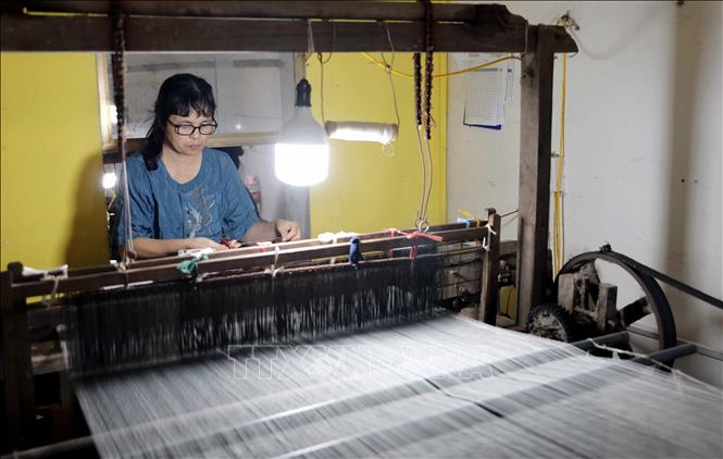 Làng nghề dệt đũi Nam Cao, xã Thống Nhất (Kiến Xương, Thái Bình), có tuổi đời gần 400 năm từng bị mai một, đang dần hồi sinh. Ảnh: Thế Duyệt – TTXVN 