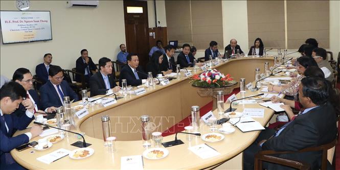 Cuộc làm việc, trao đổi giữa đoàn đại biểu Đảng Cộng sản Việt Nam với Ban Lãnh đạo Hội đồng các vấn đề thế giới của Ấn Độ ở thủ đô New Delhi. Ảnh: Ngọc Thúy - P/v TTXVN tại Ấn Độ