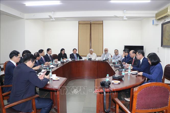 Cuộc trao đổi giữa đồng chí Nguyễn Xuân Thắng với Quyền Tổng Bí thư Đảng Cộng sản Ấn Độ - Mác-xít Prakash Karat tại trụ sở đảng ở thủ đô NEw Delhi. Ảnh: Ngọc Thúy - P/v TTXVN tại Ấn Độ
