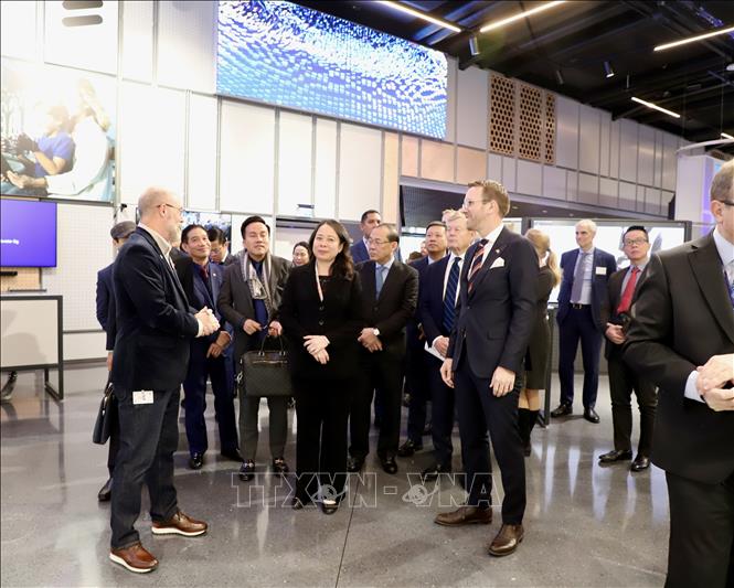Vice State President Vo Thi Anh Xuan visits Ericsson Group. VNA Photo: Phương Hoa