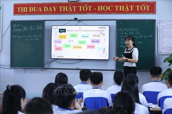 Giờ học hoạt động trải nghiệm hướng nghiệp của cô giáo Vũ Thị Phương Hằng với lớp 10A3, trường THPT Việt Bắc, thành phố Lạng Sơn. Ảnh: Anh Tuấn - TTXVN