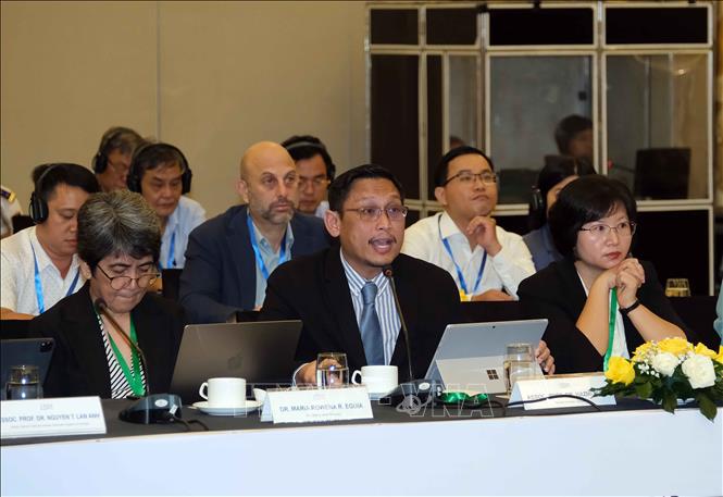 PGS.TS Hazmi Rusli, Đại học Sains Islam Malaysia phát biểu tại buổi Đối thoại. Ảnh: Thanh Liêm - TTXVN