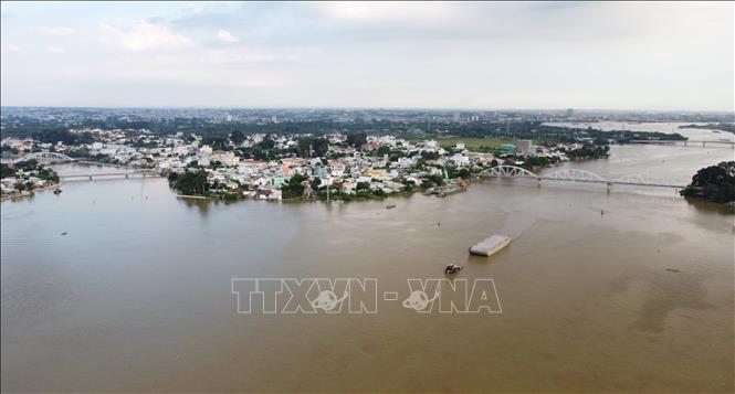 Triều cường trên sông Đồng Nai đoạn qua thành phố Biên Hòa đang lên nhanh. Ảnh chụp lúc 16 giờ ngày 14/11. Ảnh: Sỹ Tuyên - TTXVN