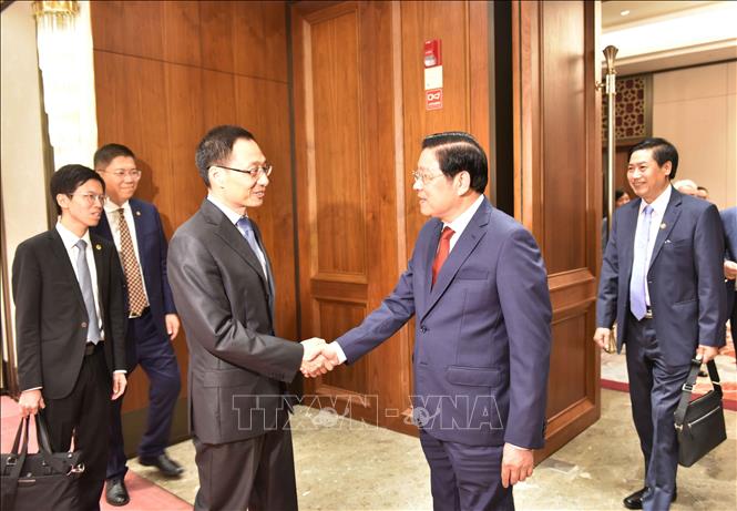 Đồng chí Phan Đình Trạc (phải) hội kiến đồng chí Thôi Vĩnh Huy, Ủy viên dự khuyết Trung ương Đảng, Bí thư Thành ủy Hạ Môn, tỉnh Phúc Kiến. Ảnh: Công Tuyên-PV TTXVN tại Trung Quốc