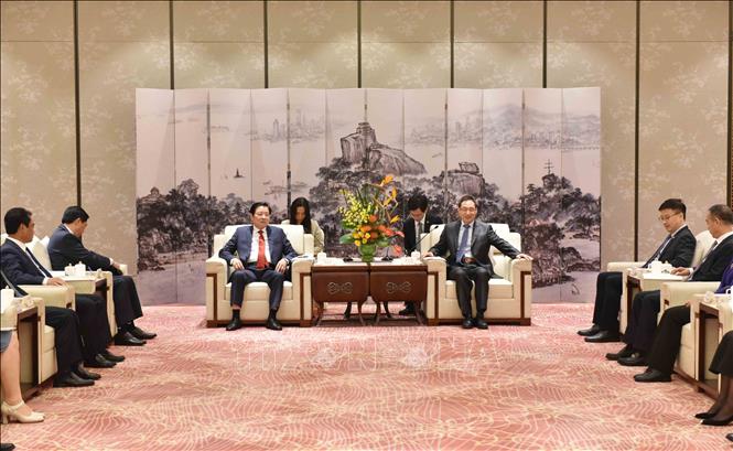 Đồng chí Phan Đình Trạc hội kiến đồng chí Thôi Vĩnh Huy, Ủy viên dự khuyết Trung ương Đảng, Bí thư Thành ủy Hạ Môn, tỉnh Phúc Kiến. Ảnh: Công Tuyên-PV TTXVN tại Trung Quốc