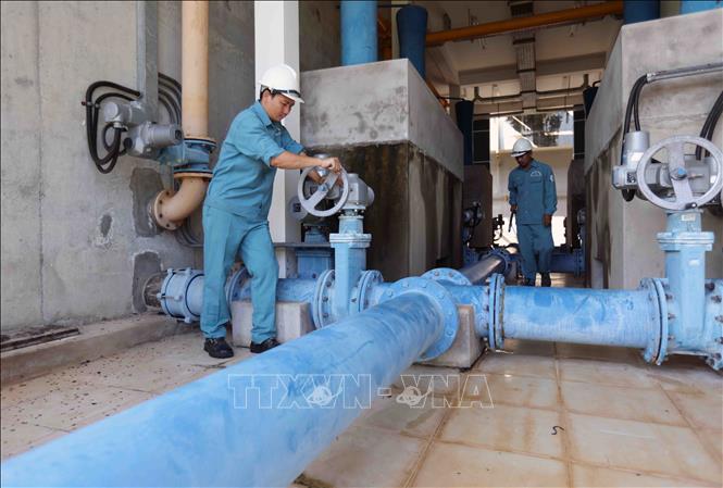 Vận hành cung cấp nước sạch phục vụ nhân dân ở Nhà máy cấp nước sạch tập trung Đá Bàn, xã Long Tân, huyện Đất Đỏ, tỉnh Bà Rịa - Vũng Tàu. Ảnh: Vũ Sinh - TTXVN
