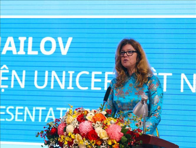 Bà Silvia Danailov, Trưởng đại diện Quỹ nhi đồng Liên hợp quốc tại Việt Nam (UNICEF) phát biểu. Ảnh: Vũ Sinh - TTXVN