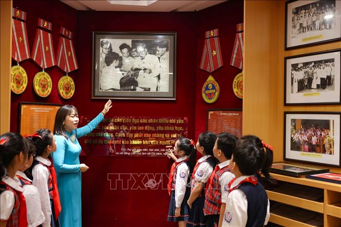 Năm học này, giáo viên Trần Thu Hồng - Tổng phụ trách Đội vinh dự được trao giải thưởng 