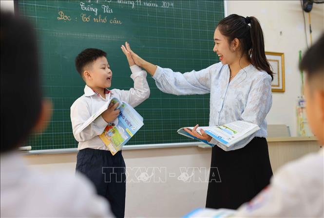Bên cạnh nâng cao chất lượng giáo dục, Trường luôn coi trọng xây dựng trường học thân thiện, thầy trò hạnh phúc, học sinh thanh lịch, văn minh. Ảnh: Thanh Tùng - TTXVN