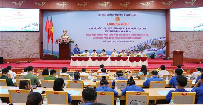 Quang cảnh chương trình gặp gỡ, đối thoại giữa lãnh đạo UBND tỉnh Bình Phước với thanh niên năm 2024. Ảnh: Nhật Bình - TTXVN