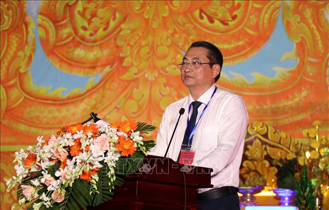 Phó Chủ tịch UBND tỉnh Trà Vinh Nguyễn Quỳnh Thiện phát biểu tại đêm lễ. Ảnh: Thanh Hòa- TTXVN