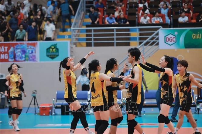 LP Bank Ninh Bình có chiến thắng thuyết phục 3-1 trước XNLS Thanh Hoá, chính thức giành hạng 3 chung cuộc. Ảnh: Minh Quyết - TTXVN