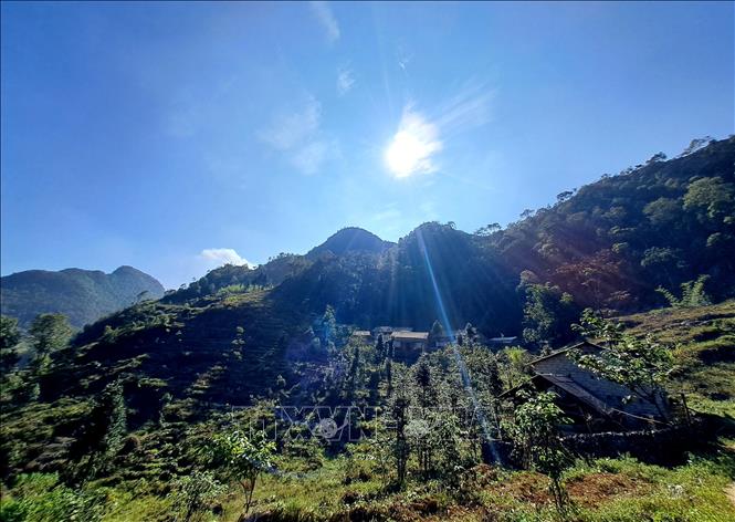 Climbing mountains of Pa Vi commune (Meo Vac district) to explore villages hidden in the majestic mountain ranges. Photo: Duc Tho - VNA