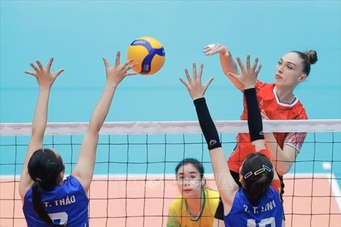 Pha tấn công trên lưới của chủ công Svetlana (số 7, Thái Bình). Ảnh: Minh Quyết - TTXVN