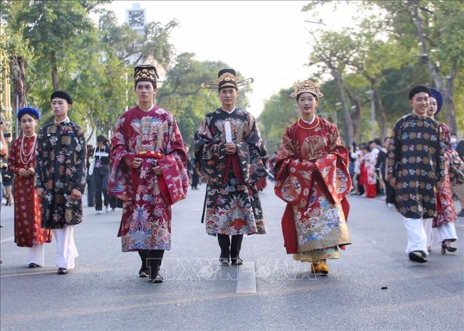 Đoàn diễu hành 