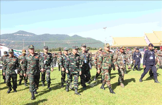 Ban tổ chức kiểm tra các lán trại tại thao trường Trung tâm Huấn luyện Hiến binh Hoàng gia Campuchia ở khu vực núi Chum Sen Rikreay (tỉnh Kampong Chhnang). Ảnh: Huỳnh Thảo - PV TTXVN tại Campuchia