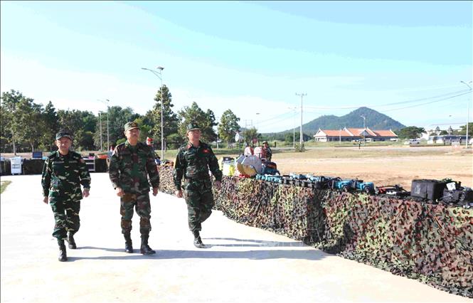 Đại diện Bộ Quốc phòng Campuchia-Lào-Việt Nam tham dự lễ khai mạc diễn tập chung giữa quân đội 3 nước. Ảnh: Huỳnh Thảo - PV TTXVN tại Campuchia