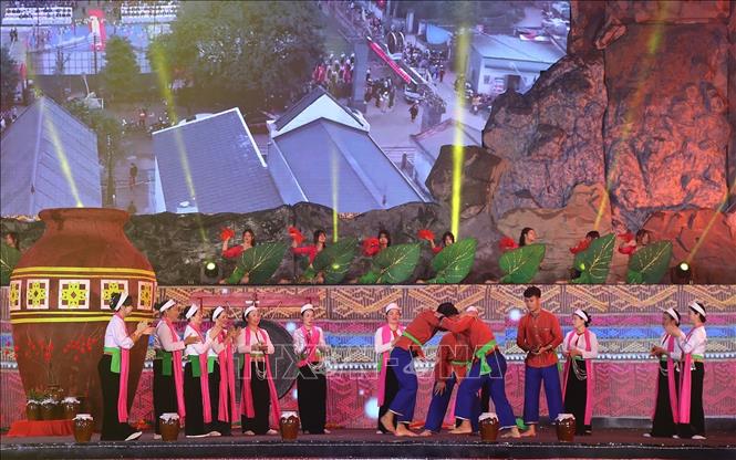 Tái hiện trò chơi dân gian, thể thao dân tộc tỉnh Hòa Bình tại 