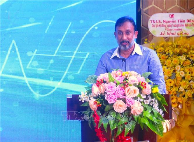 Ông Srinesh Vallabhaneni, Giám đốc Tổ chức VMED (Ấn Độ) phát biểu. Ảnh: Ánh Tuyết - TTXVN