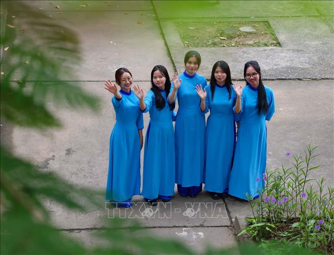 Nét duyên dáng của nữ sinh Khoa Sư phạm, những cô giáo trong tương lai. Ảnh: Thanh Tùng - TTXVN