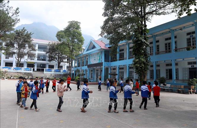 Trường học tại xã Bản Bo (Tam Đường, Lai Châu) được đầu tư khang trang. Ảnh: Quý Trung – TTXVN