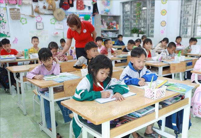 Cơ sở vật chất được trang bị đầy đủ trong các trường học ở xã Bản Bo (Tam Đường, Lai Châu) nhờ nguồn thu từ cây chè. Ảnh: Quý Trung – TTXVN