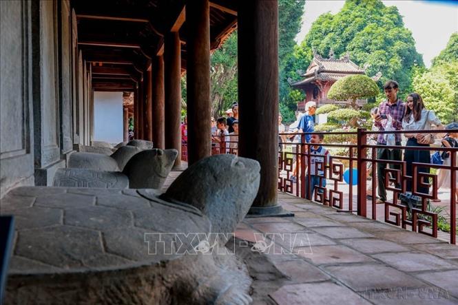 Trong phiên họp toàn thể thường niên Uỷ ban Ký ức Thế giới khu vực Châu Á - Thái Bình Dương của UNESCO năm 2010, Hồ sơ Bia đá các khoa thi Tiến sĩ triều Lê và Mạc (1442-1779) tại Văn Miếu - Quốc Tử Giám Hà Nội (Bia Tiến sĩ Văn Miếu) được công nhận là Di sản tư liệu thế giới. Ảnh: Hoàng Hiếu - TTXVN