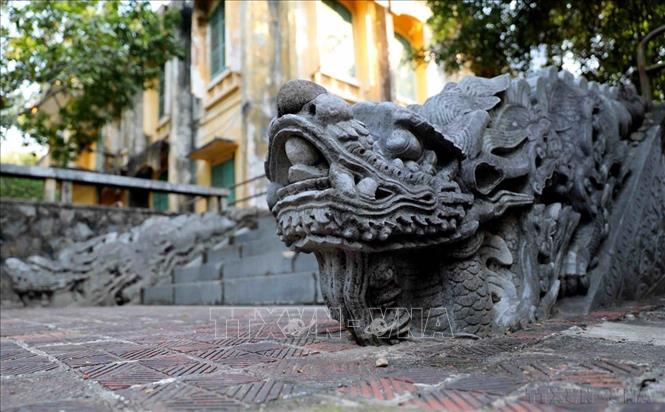 Thành bậc điện Kính Thiên, thời Lê trung hưng là hiện vật gốc, độc bản gắn với di tích điện Kính Thiên - di tích quan trọng đặc biệt của Di sản văn hóa thế giới khu Trung tâm Hoàng thành Thăng Long - Hà Nội. Ảnh: Thanh Tùng - TTXVN