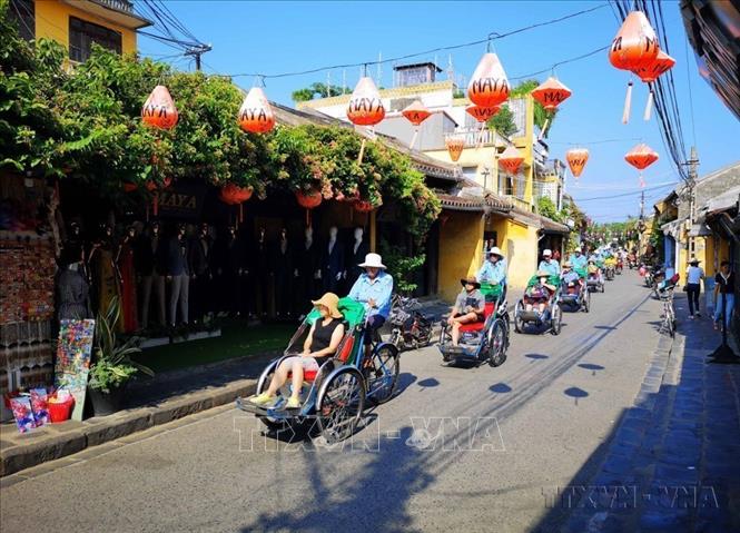 Tháng 12 năm 1999, UNESCO công nhận khu phố cổ Hội An là Di sản văn hoá thế giới. Ngoài những giá trị văn hoá qua kiến trúc đa dạng, Hội An còn lưu giữ một nền tảng văn hoá phi vật thể khá đồ sộ. Ảnh: Thanh Tùng-TTXVN
