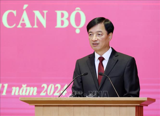 Đồng chí Nguyễn Duy Ngọc, Bí thư Trung ương Đảng, Chánh Văn phòng Trung ương Đảng phát biểu giao nhiệm vụ cho đồng chí Võ Thành Hưng. Ảnh: An Đăng - TTXVN
