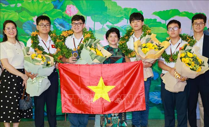 Lĩnh vực học thuật, học sinh luôn đạt thành tích cao trong các kỳ thi học sinh giỏi các cấp, từ cấp thành phố, cấp quốc gia, cho đến các đấu trường trí tuệ quốc tế. Ảnh: Thanh Tùng - TTXVN 