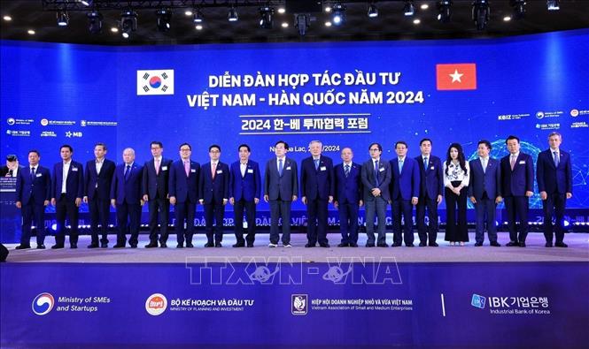 Phó Thủ tướng Thường trực Nguyễn Hòa Bình và các đại biểu chụp ảnh lưu niệm. Ảnh: Tuấn Anh  - TTXVN 